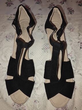 Women 11 Basic Editions Black Suede T-Strap Heeled Sandals
